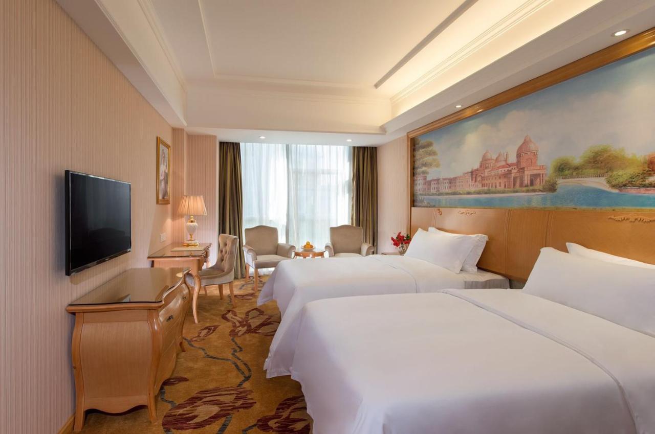Vienna Hotel Shenzhen Baoneng City Plaza Экстерьер фото