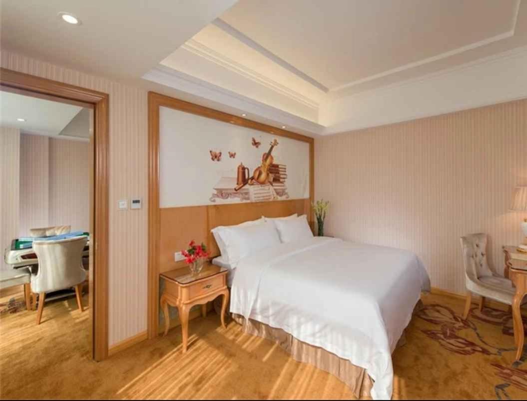 Vienna Hotel Shenzhen Baoneng City Plaza Экстерьер фото